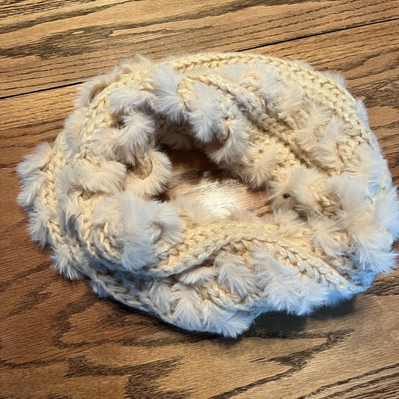 New Cream super soft infinity scarf/ snood with faux fur. $20 obo - Picture 1 of 3